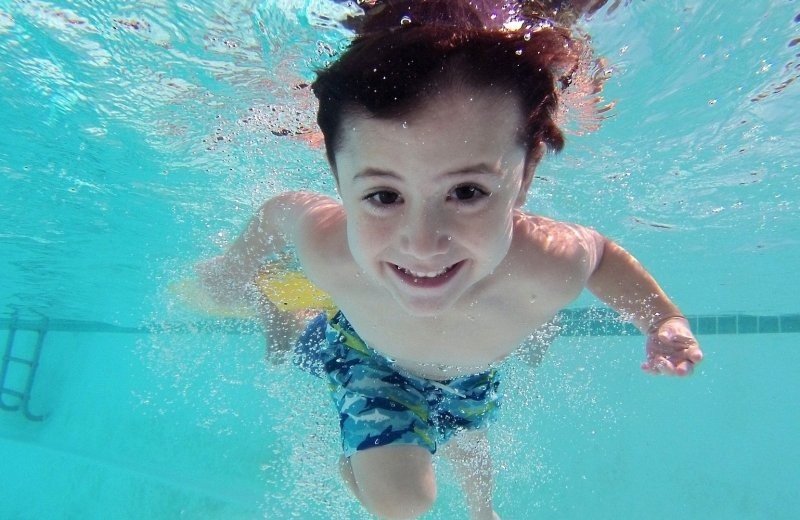 Bonte Wever swimming paradise